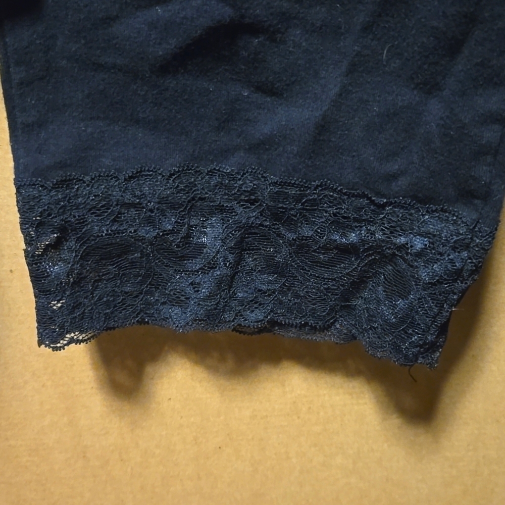 Crop torrid leggings with lace ankles (size 2xl)